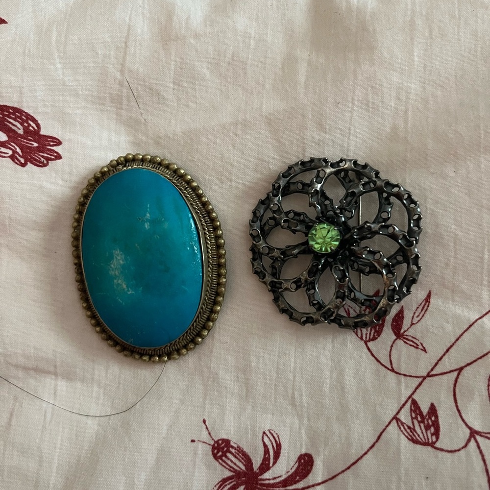 VINTAGE BROOCHES